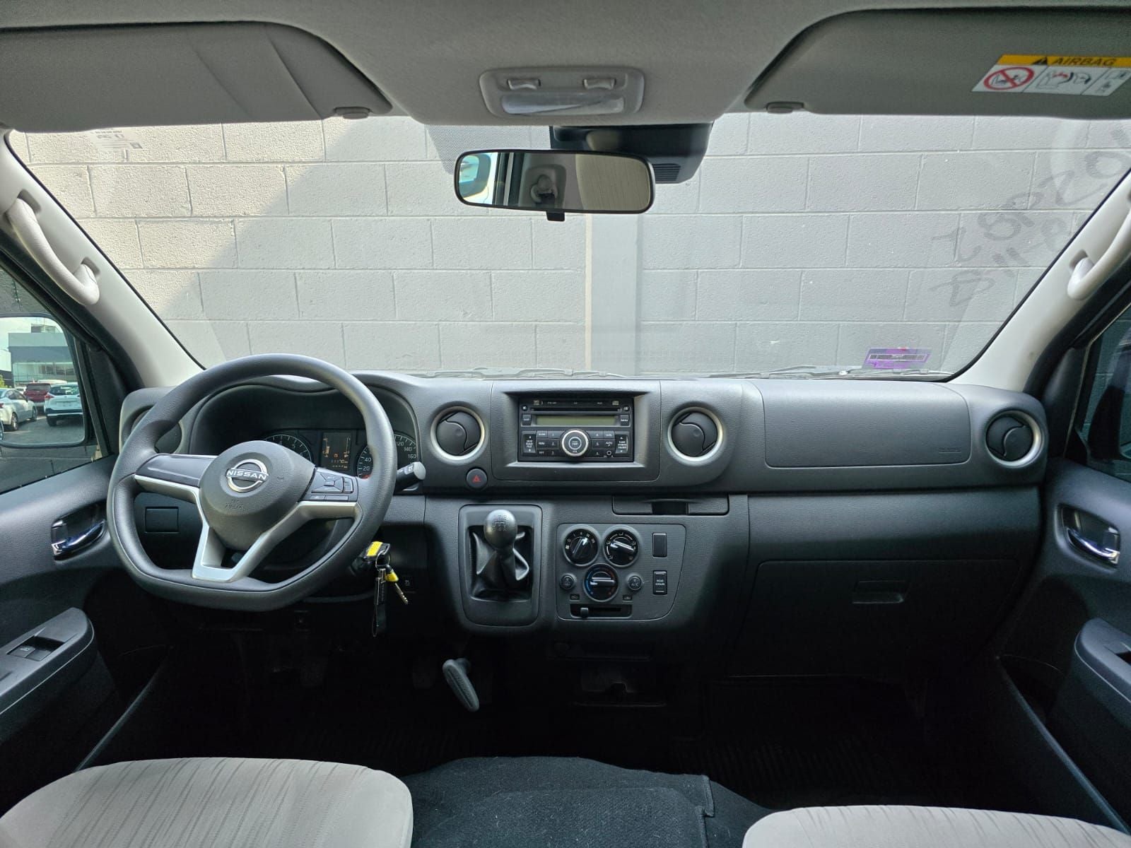 2024 Nissan Urvan 2.5 11 Pasajeros AA Mt