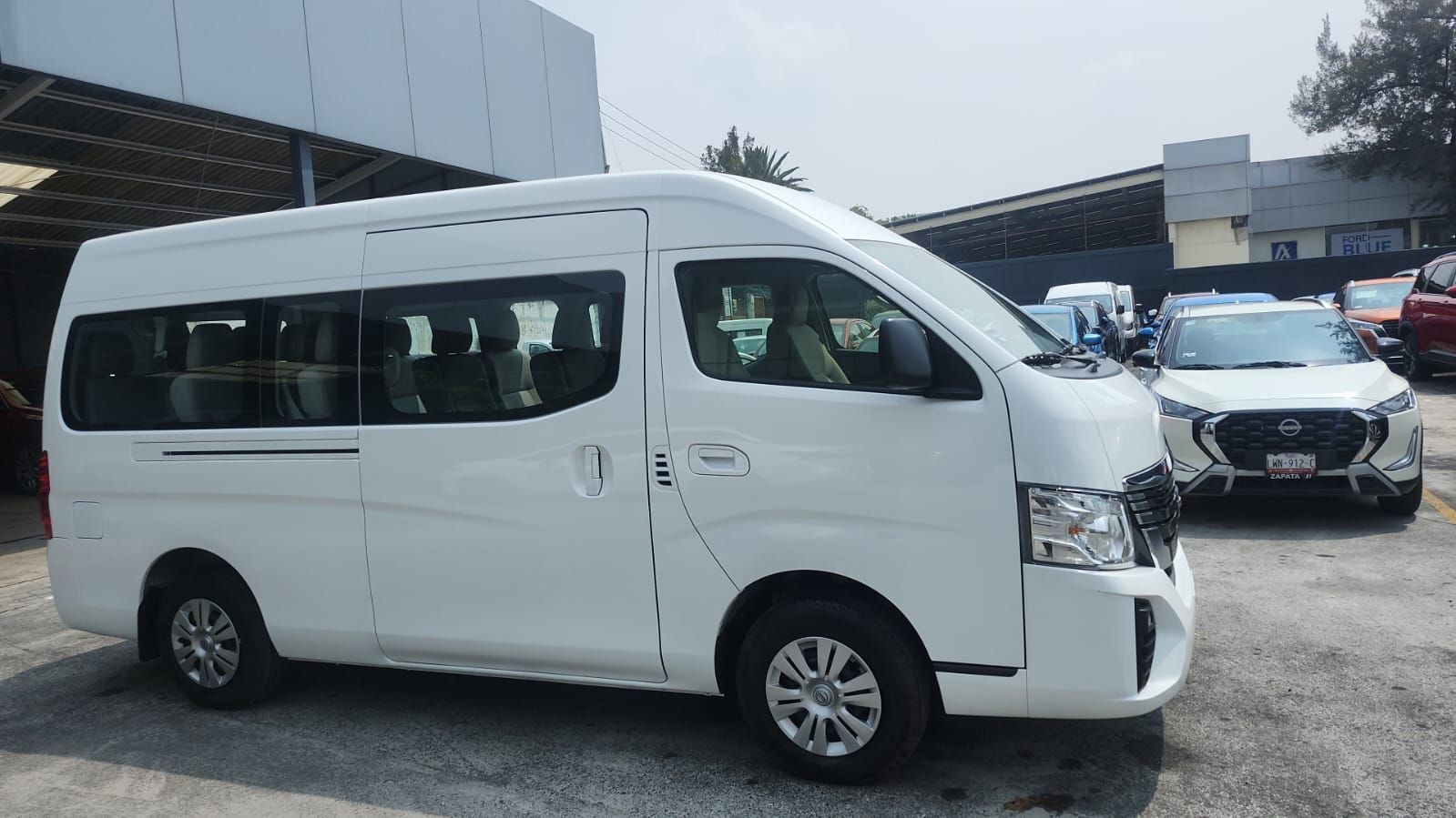2025 Nissan Urvan 2.5 14 Pasajeros Amplia AA Mt