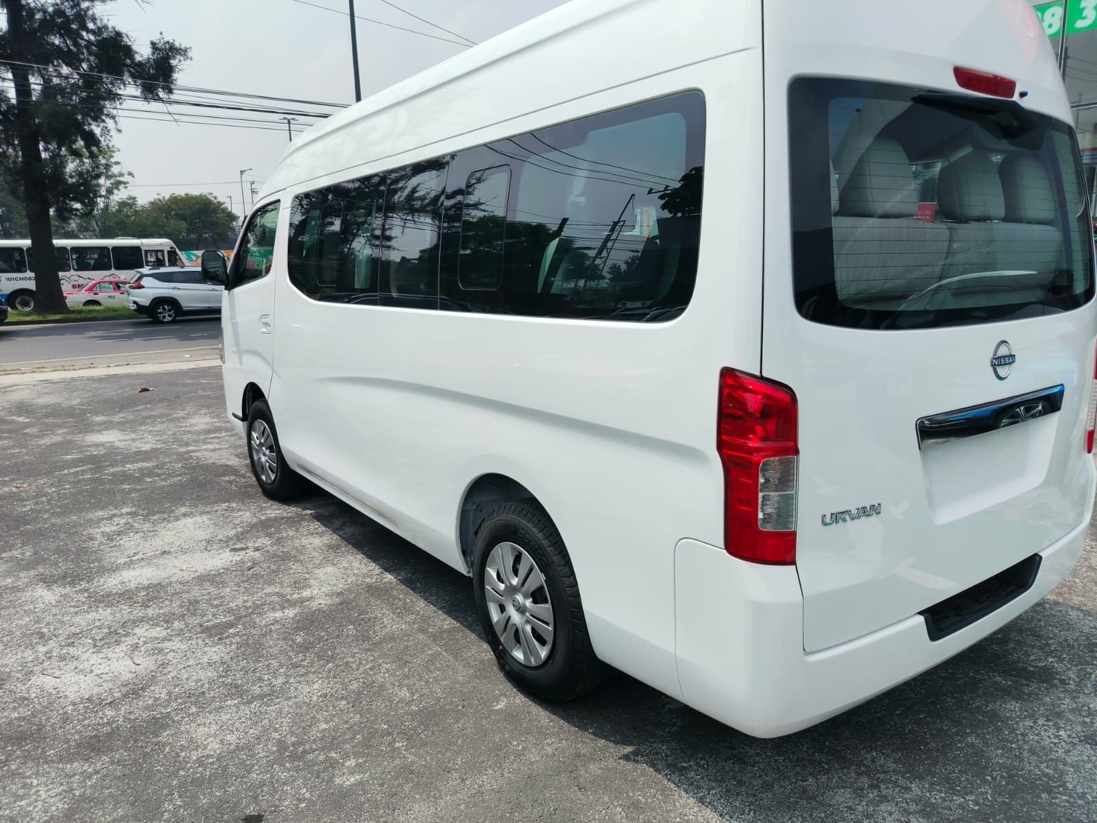 2025 Nissan Urvan 2.5 14 Pasajeros Amplia AA Mt