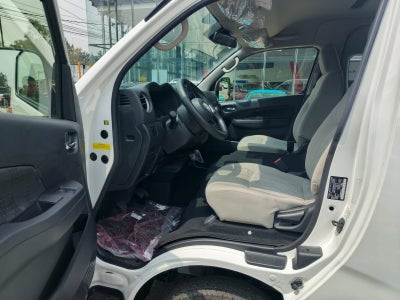 2025 Nissan Urvan 2.5 14 Pasajeros Amplia AA Mt