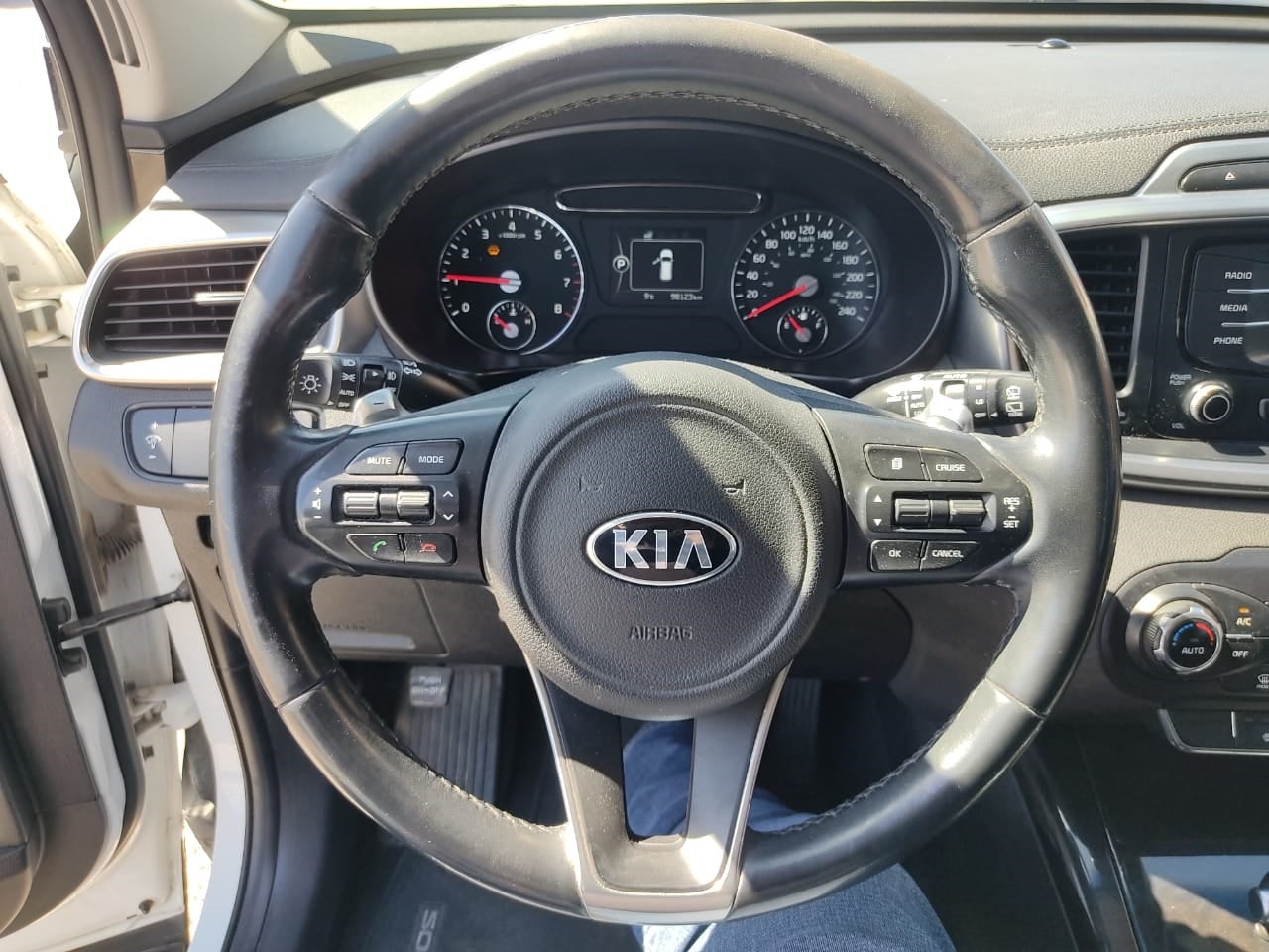 2018 Kia SORENTO 5 PTS EX V6 TA A/AC PIEL 7 PAS RA-18