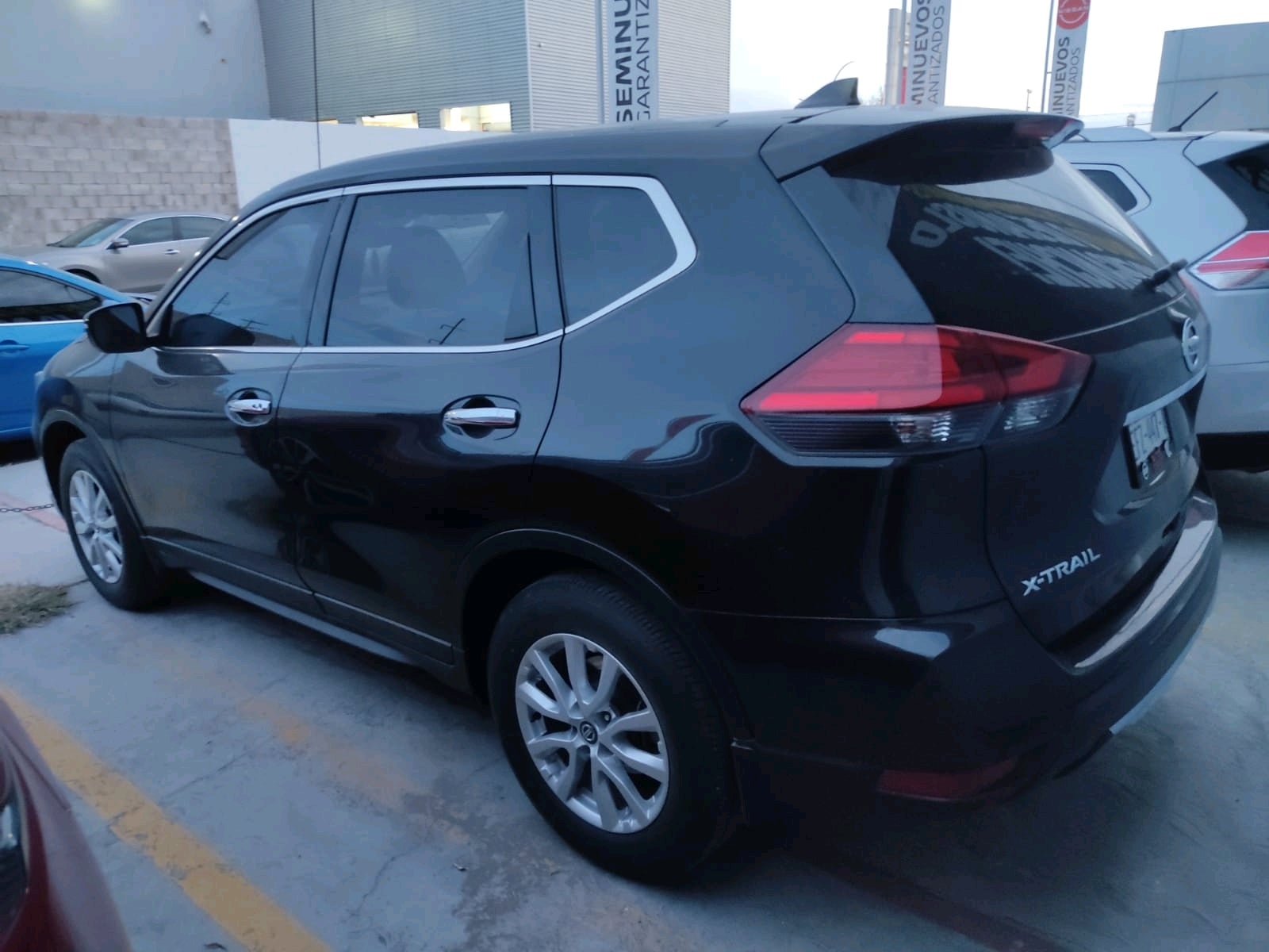 2017 Nissan X-TRAIL 5 PTS EXCLUSIVE CVT PIEL CD QC GPS 5 PAS RA-18