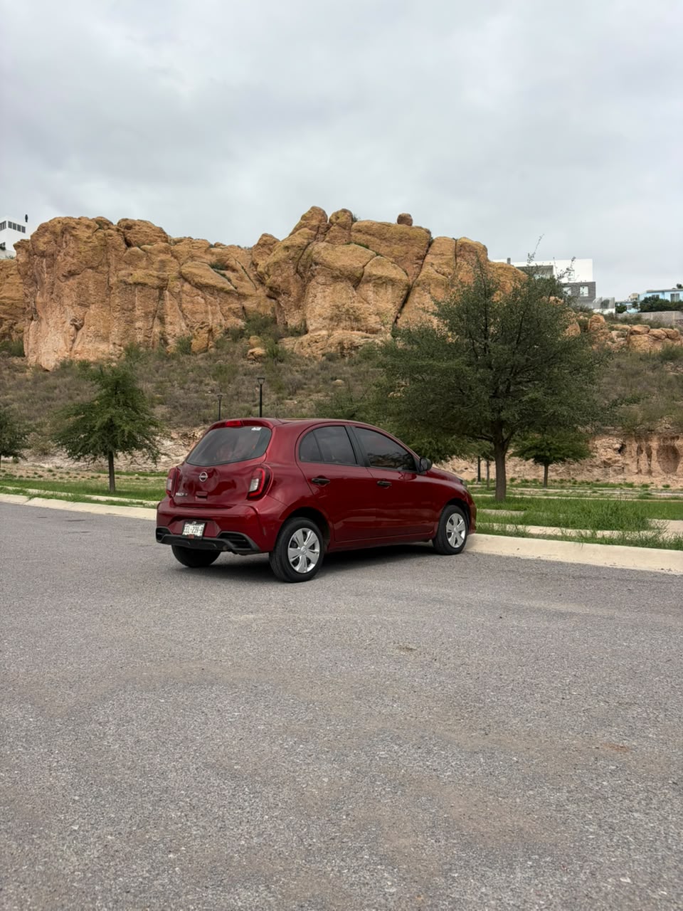 2023 Nissan MARCH 5 PTS HB SENSE TA AAC R-14