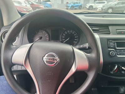 2020 Nissan NP300 4 PTS PICK-UP DOBLE CABINA SE TM6 AAC CD VE