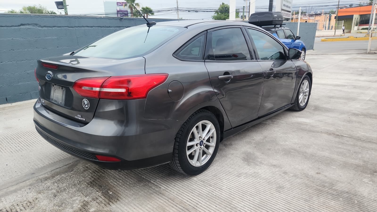 2016 Ford Focus 4 pts. SE, TM5, a/ac., f. niebla, RA-16