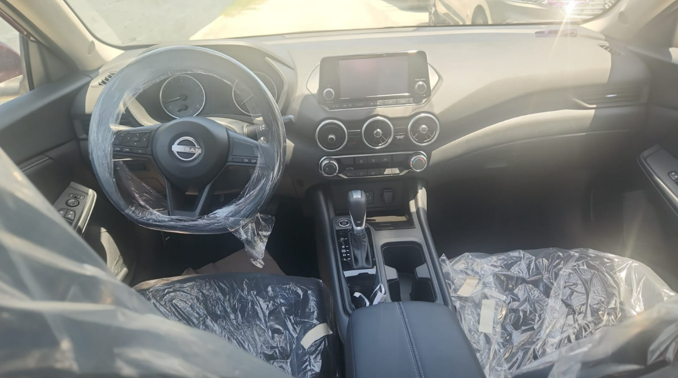 2025 Nissan Sentra 4 pts. Advance, TM6, a/ac., f. niebla, RA-16 (línea anterior)