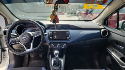 2025 Nissan Versa 4 pts. Advance, TM5, a/ac., f. niebla, RA-16 (línea anterior)