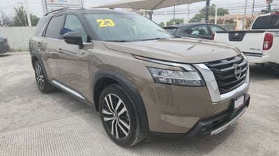 2023 Nissan Pathfinder VUD 5 pts. Platinum, 3.5l, TA, piel premium, RA-20, 4x4 (línea nueva)