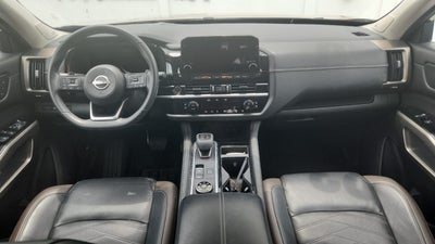 2023 Nissan Pathfinder VUD 5 pts. Platinum, 3.5l, TA, piel premium, RA-20, 4x4 (línea nueva)