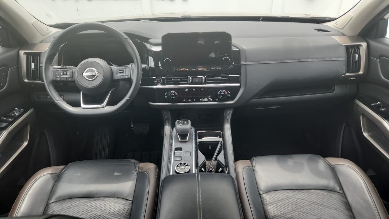 2023 Nissan Pathfinder VUD 5 pts. Platinum, 3.5l, TA, piel premium, RA-20, 4x4 (línea nueva)