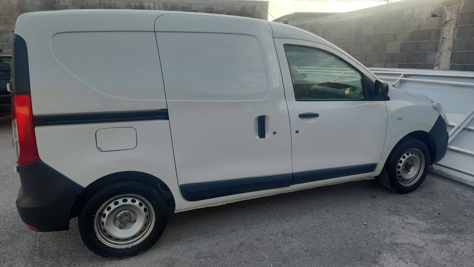 2023 Renault Comerciales Kangoo Furgoneta 4 pts. Intens, 115 HP, TM5, a/ac.