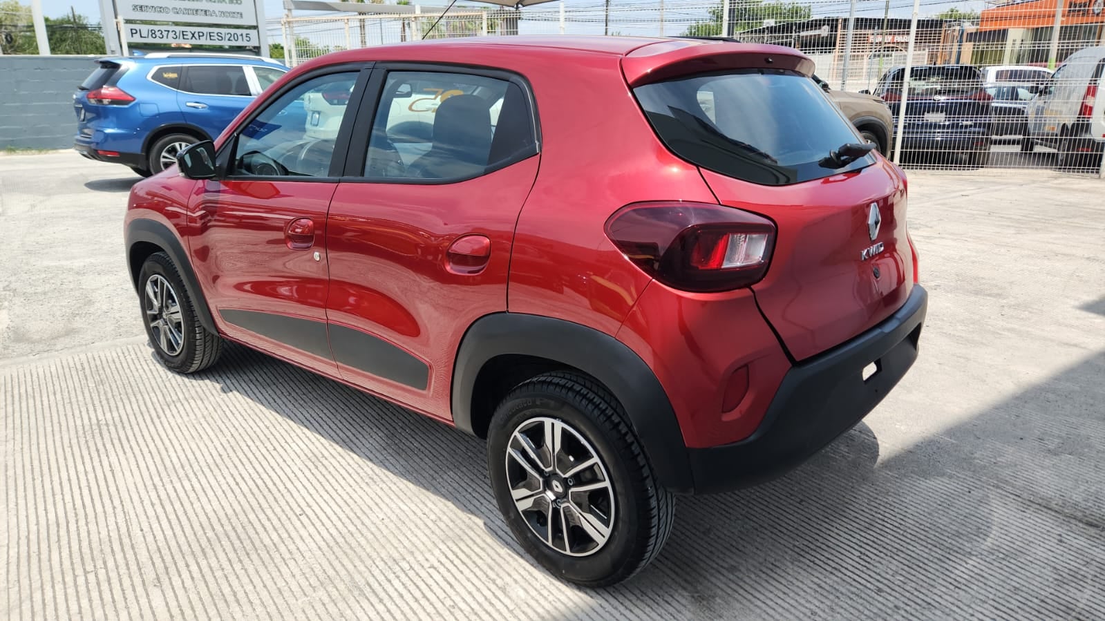 2025 Renault Kwid 5 pts. HB Iconic, TM5, a/ac., pantalla touch 8