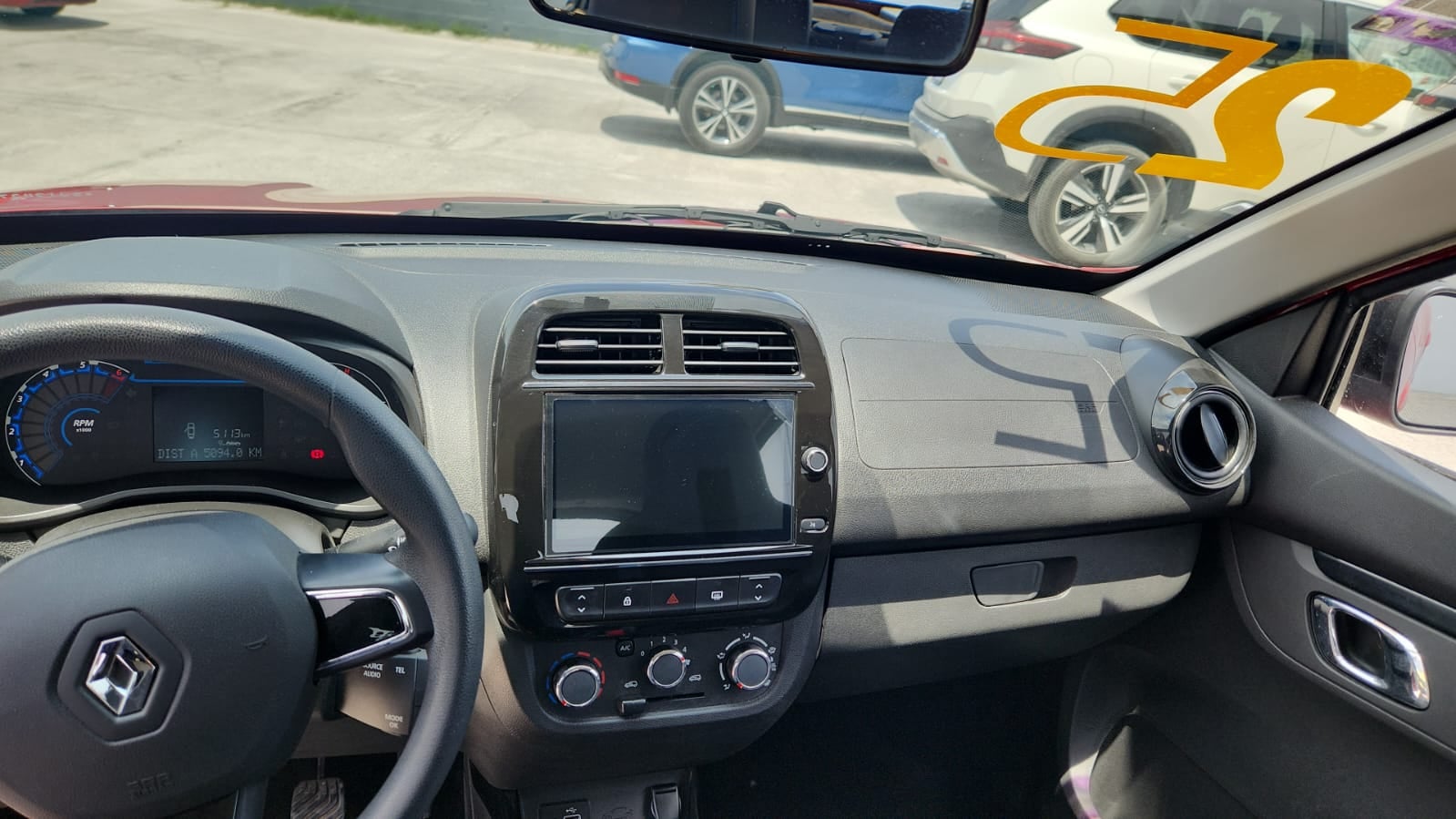 2025 Renault Kwid 5 pts. HB Iconic, TM5, a/ac., pantalla touch 8