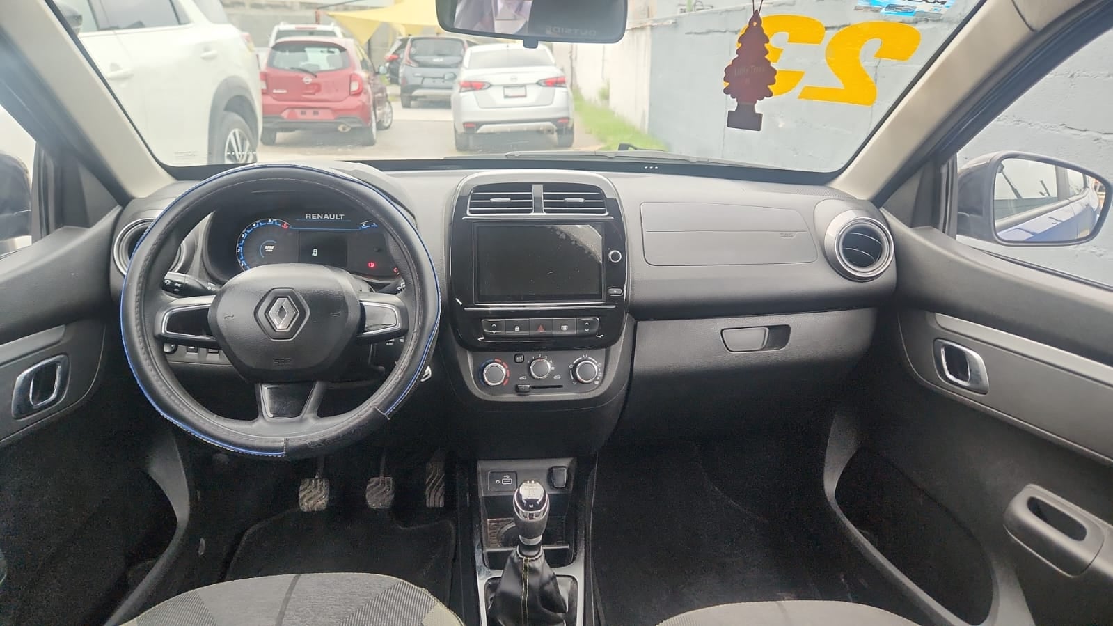 2023 Renault Kwid 5 pts. HB Outsider, TM5, a/ac., pantalla touch 8