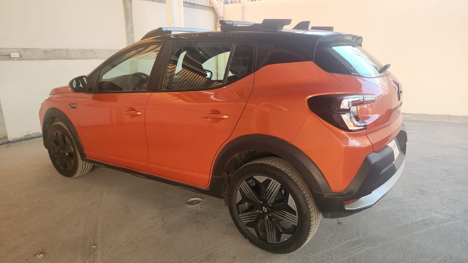 2025 Renault Kardian VUD 5 pts. Premiere Edition, 1.0T, TA, a/ac., f. niebla, RA-17 bitono