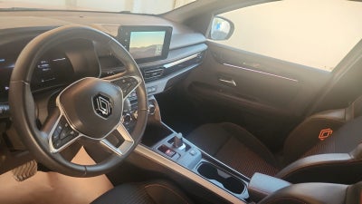 2025 Renault Kardian VUD 5 pts. Premiere Edition, 1.0T, TA, a/ac., f. niebla, RA-17 bitono