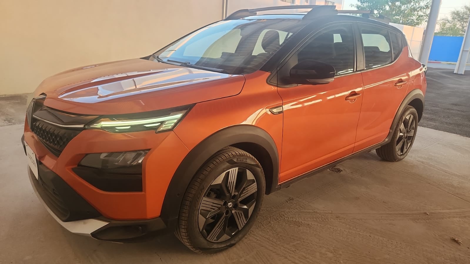 2025 Renault Kardian VUD 5 pts. Premiere Edition, 1.0T, TA, a/ac., f. niebla, RA-17 bitono