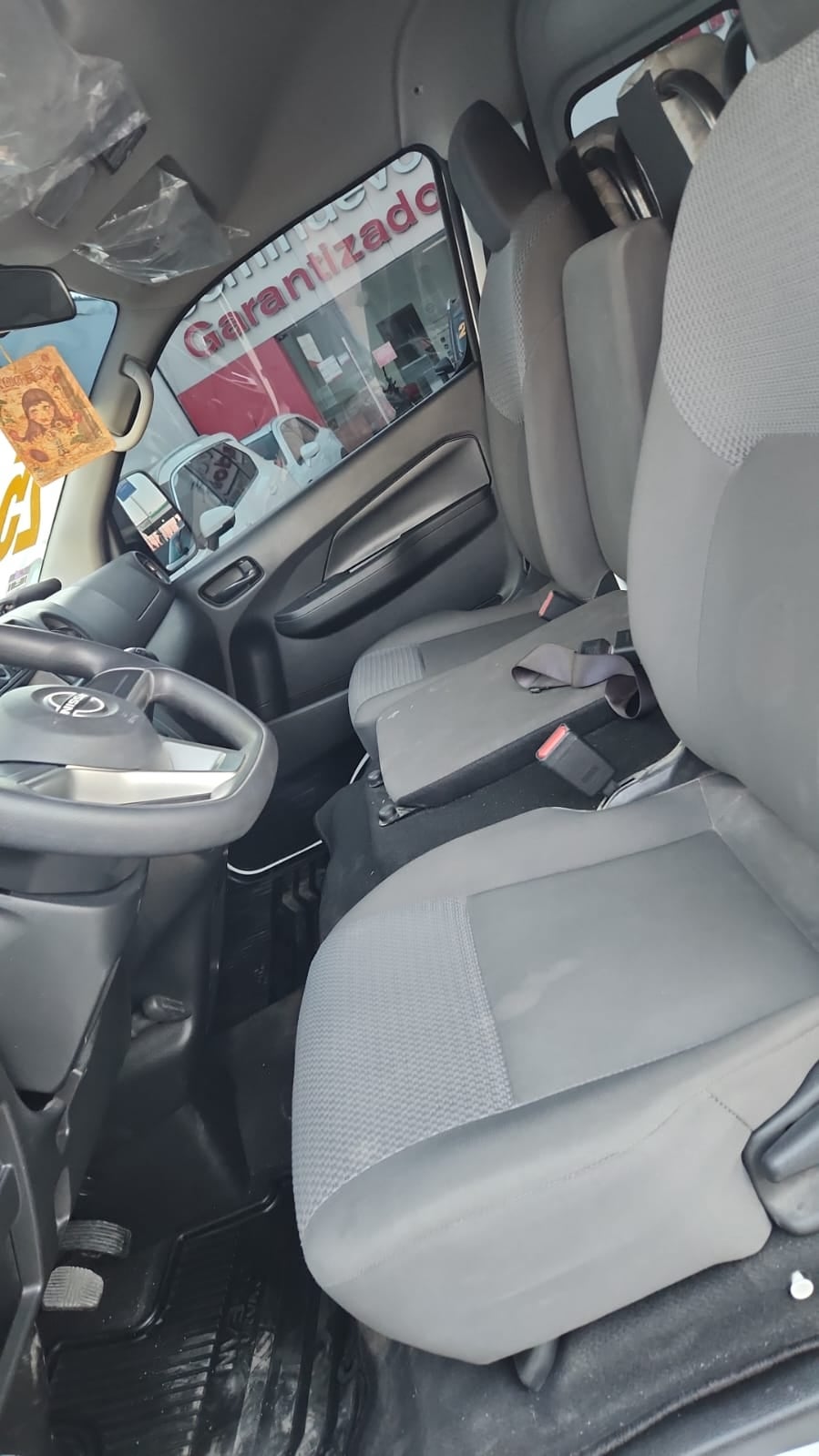 2025 Nissan Urvan Pasajeros 4 pts. TM5, a/ac., VE, 11 pas.