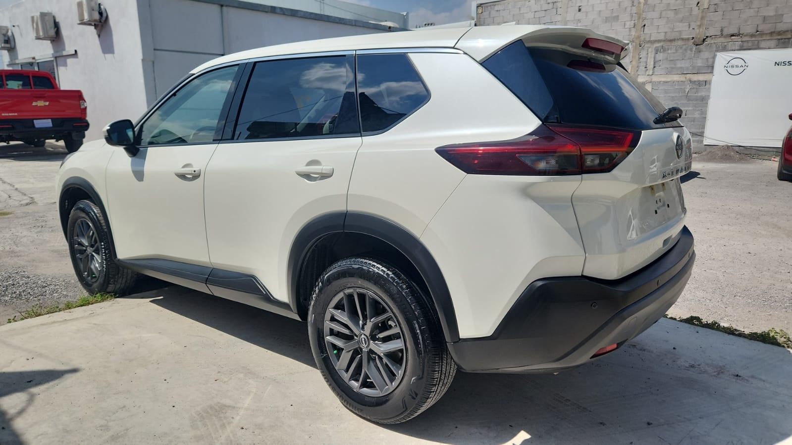 2023 Nissan X-Trail VUD 5 pts. Advance, TA, RA-17 (línea nueva)