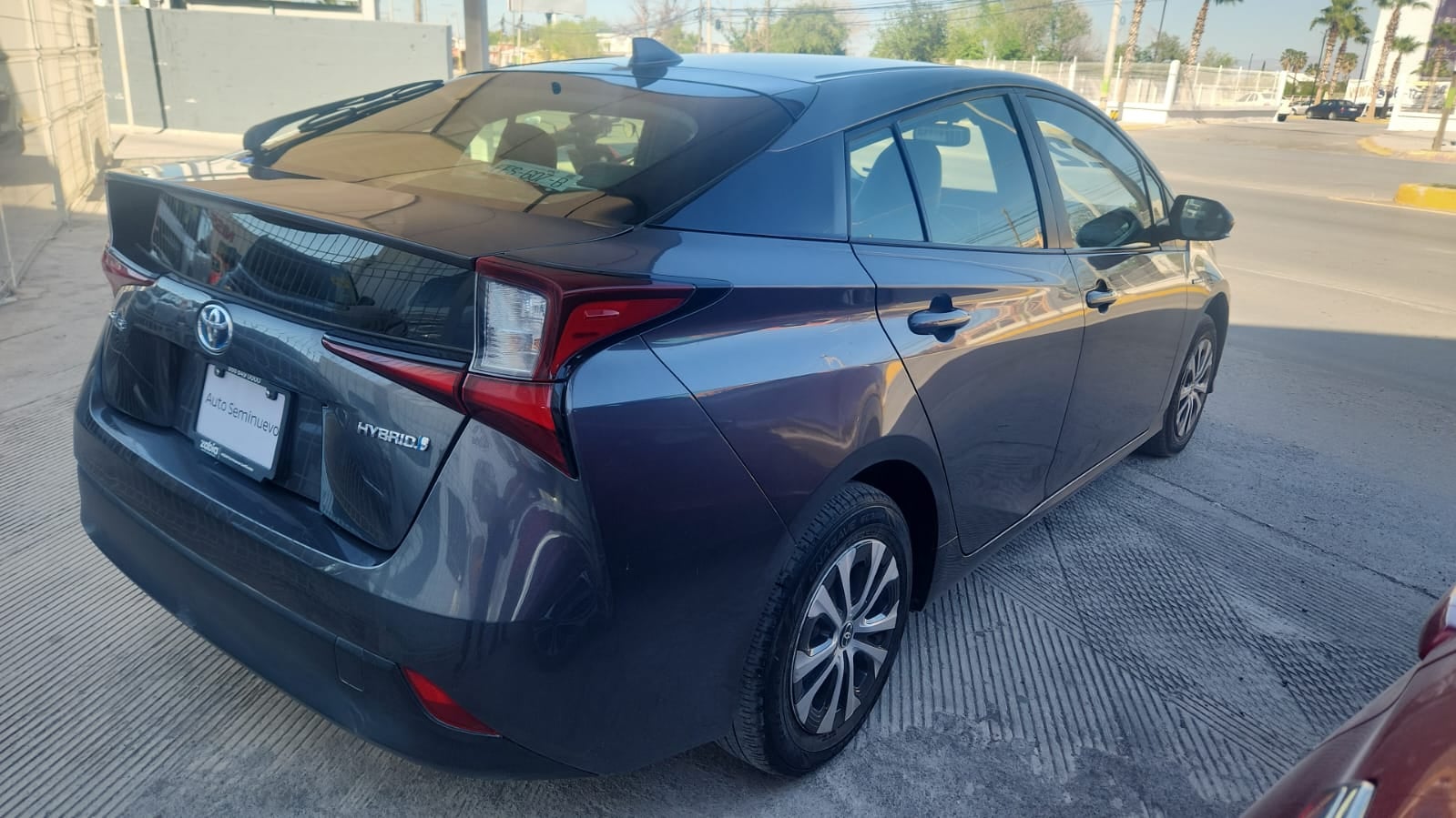 2023 Toyota Prius 5 pts. HB Premium, HEV, 1.8l, CVT, piel, TP, R-17 (línea nueva)