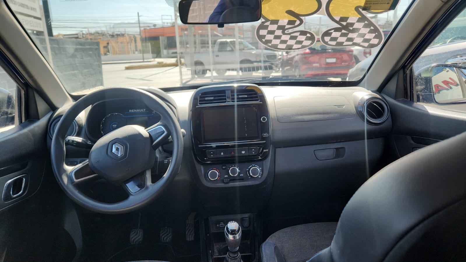 2023 Renault Kwid 5 pts. HB Bitono, TM5, a/ac., pantalla touch 8