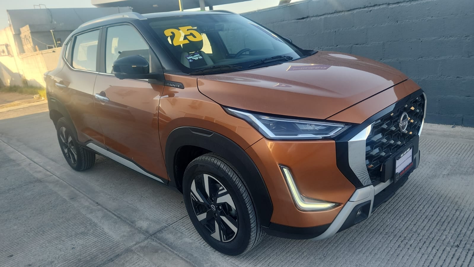 2025 Nissan Magnite VUD 5 pts. Exclusive, 1.0T, TM5, piel, RA-16