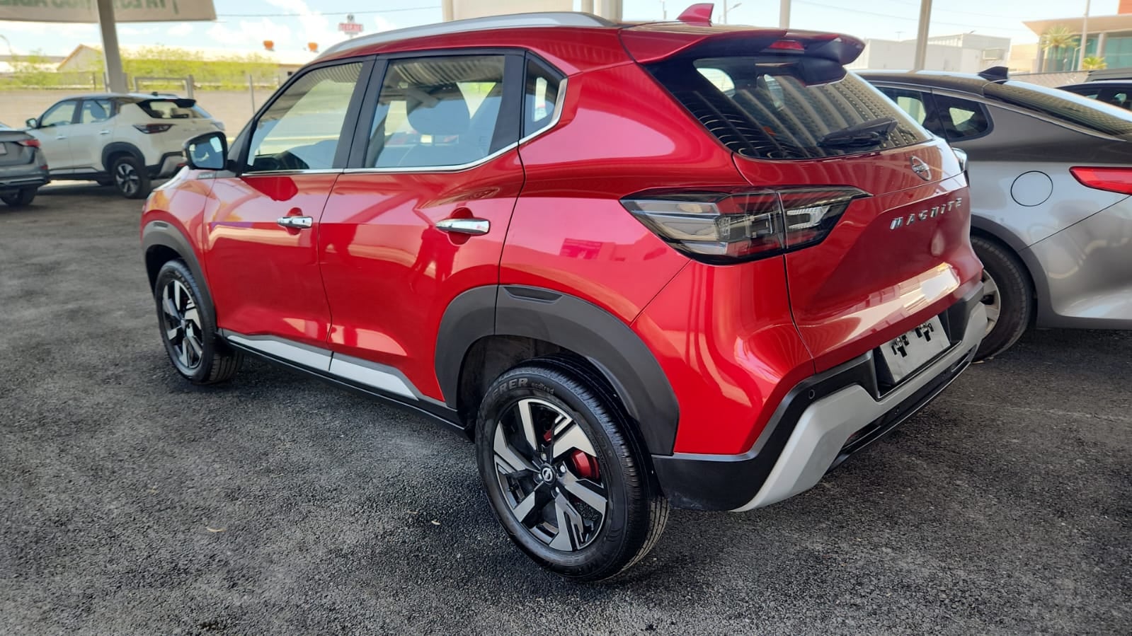 2025 Nissan Magnite VUD 5 pts. Exclusive, 1.0T, TM5, piel, RA-16
