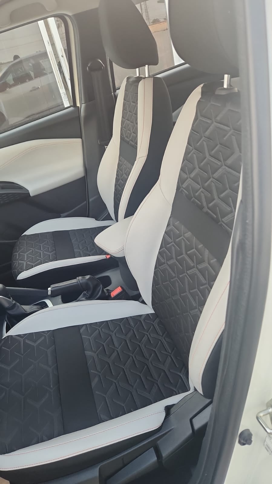 2025 Nissan Magnite VUD 5 pts. Exclusive, 1.0T, TM5, piel, RA-16