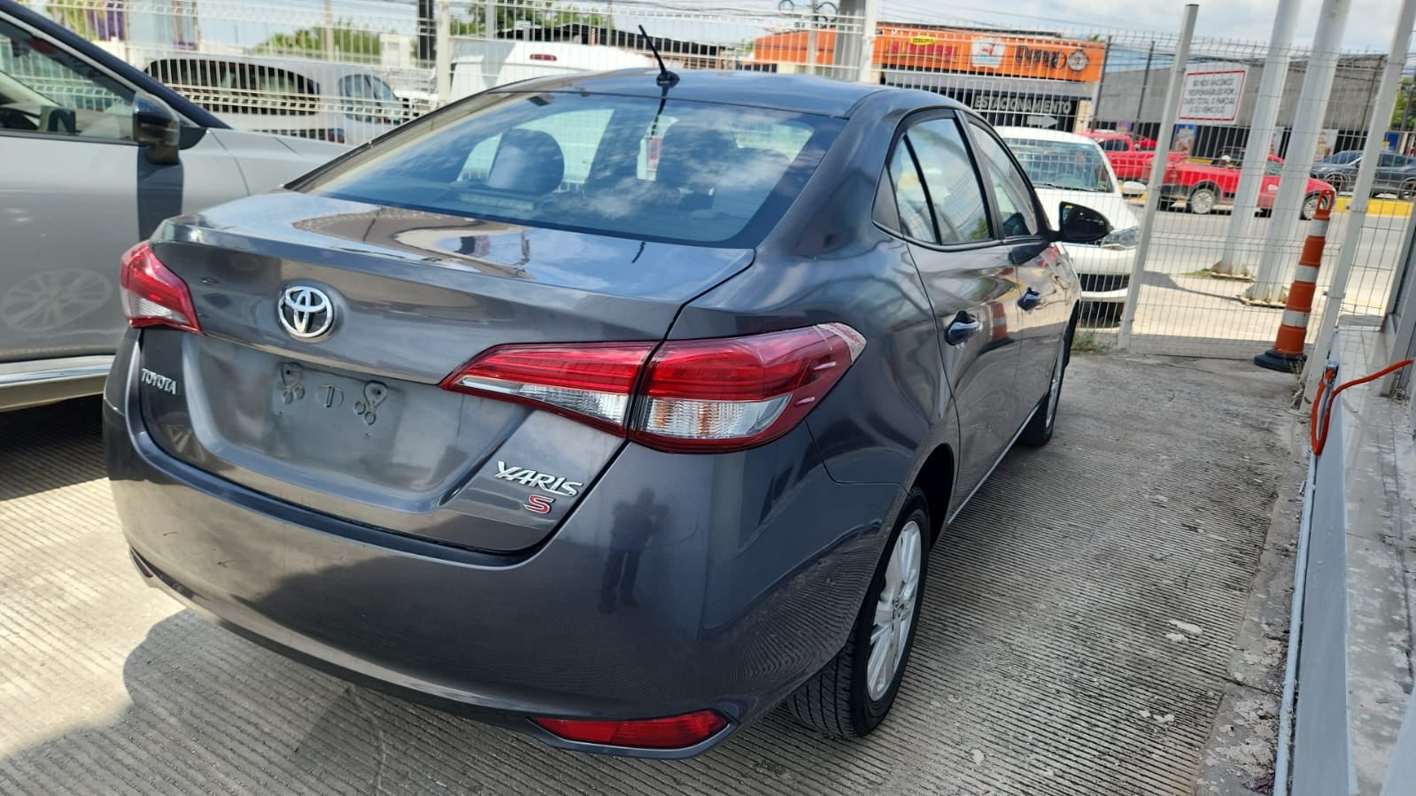 2020 Toyota Yaris 4 pts. S, TM5, a/ac., astos. deportivos, f. niebla, RA-15