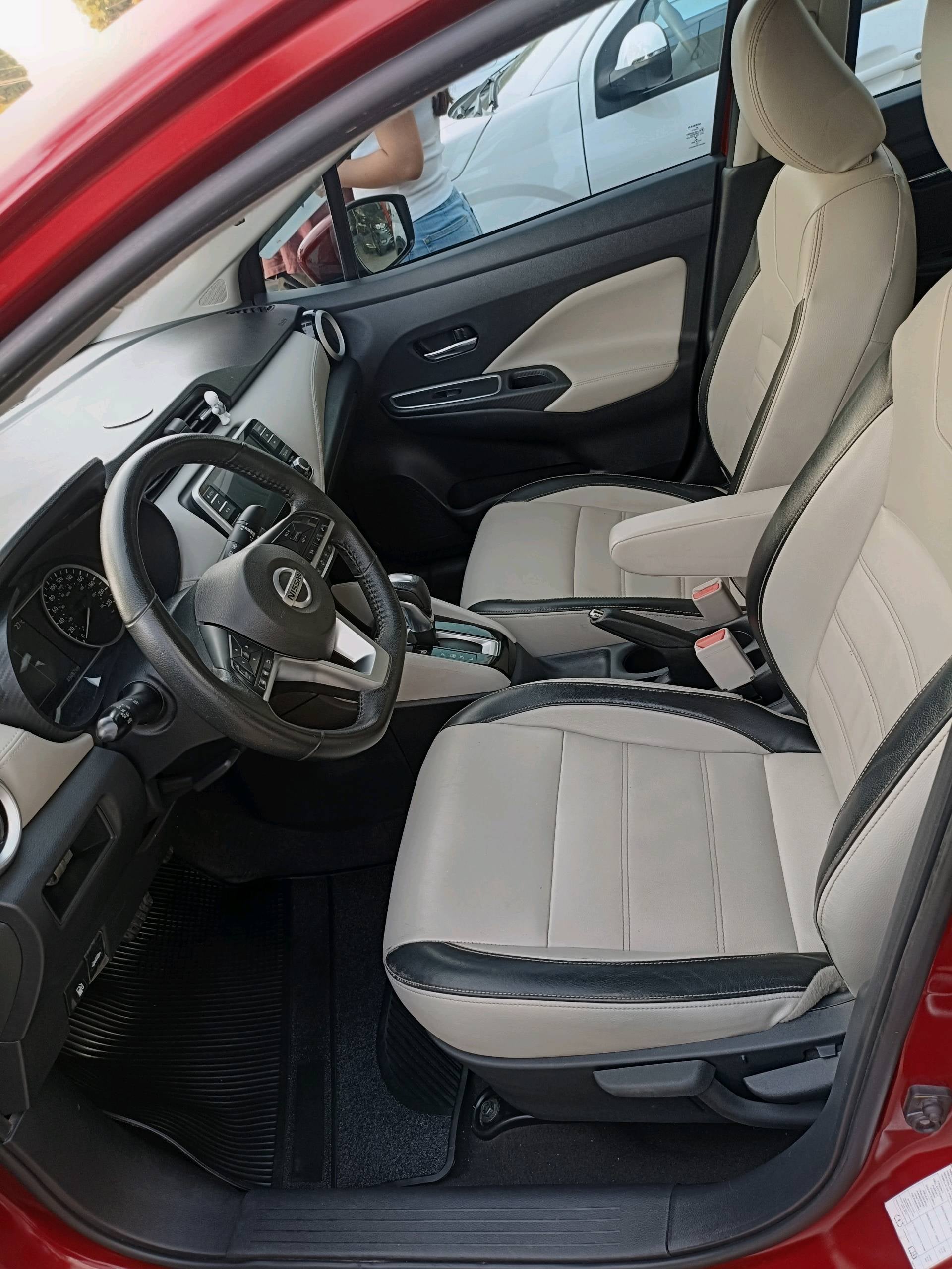 2022 Nissan VERSA 4 PTS PLATINUM CVT AAC AUT VE PIEL GPS F LED RA-17