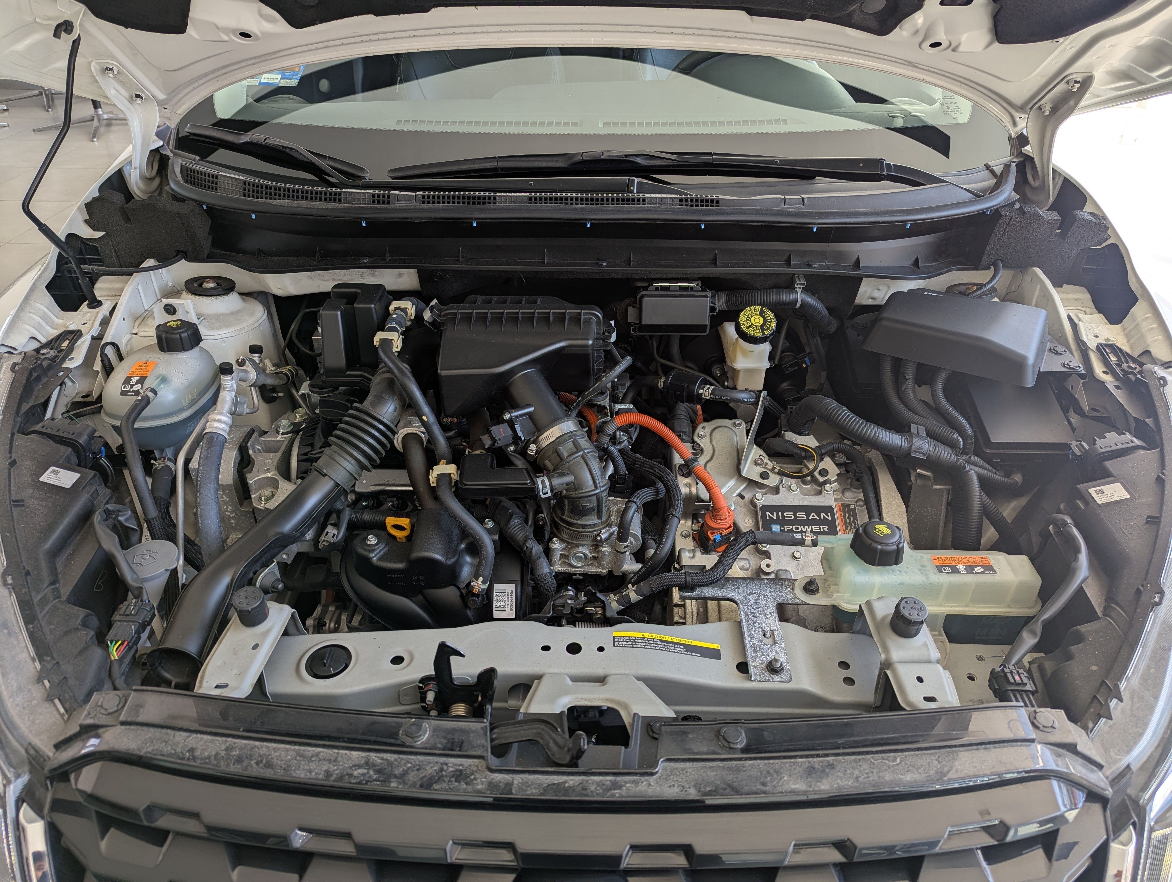 2023 Nissan KICKS 5 PTS E-POWER PLATINUM ELECTA PIEL ADAS RA-17