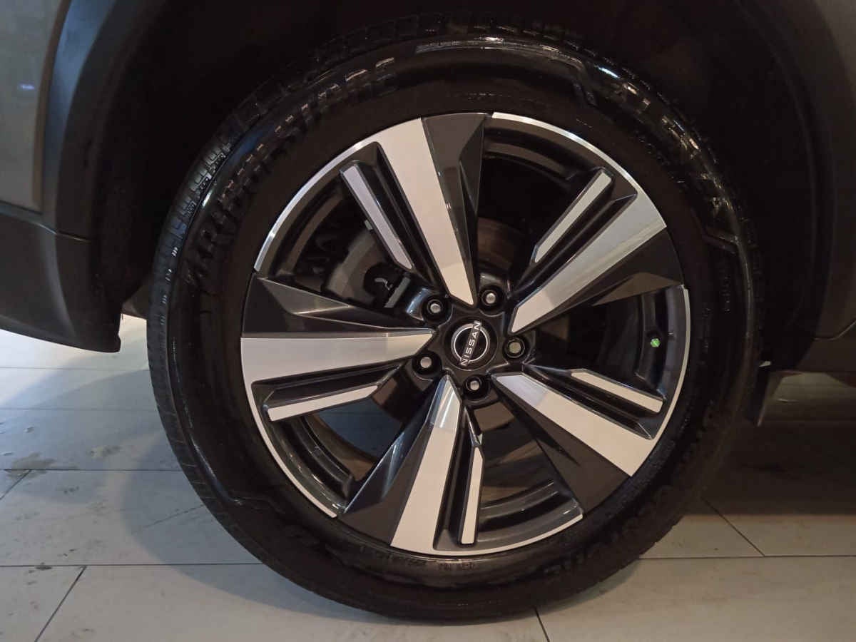 2025 Nissan X-Trail 5p Platinum 3 Row L4/2.5 Aut
