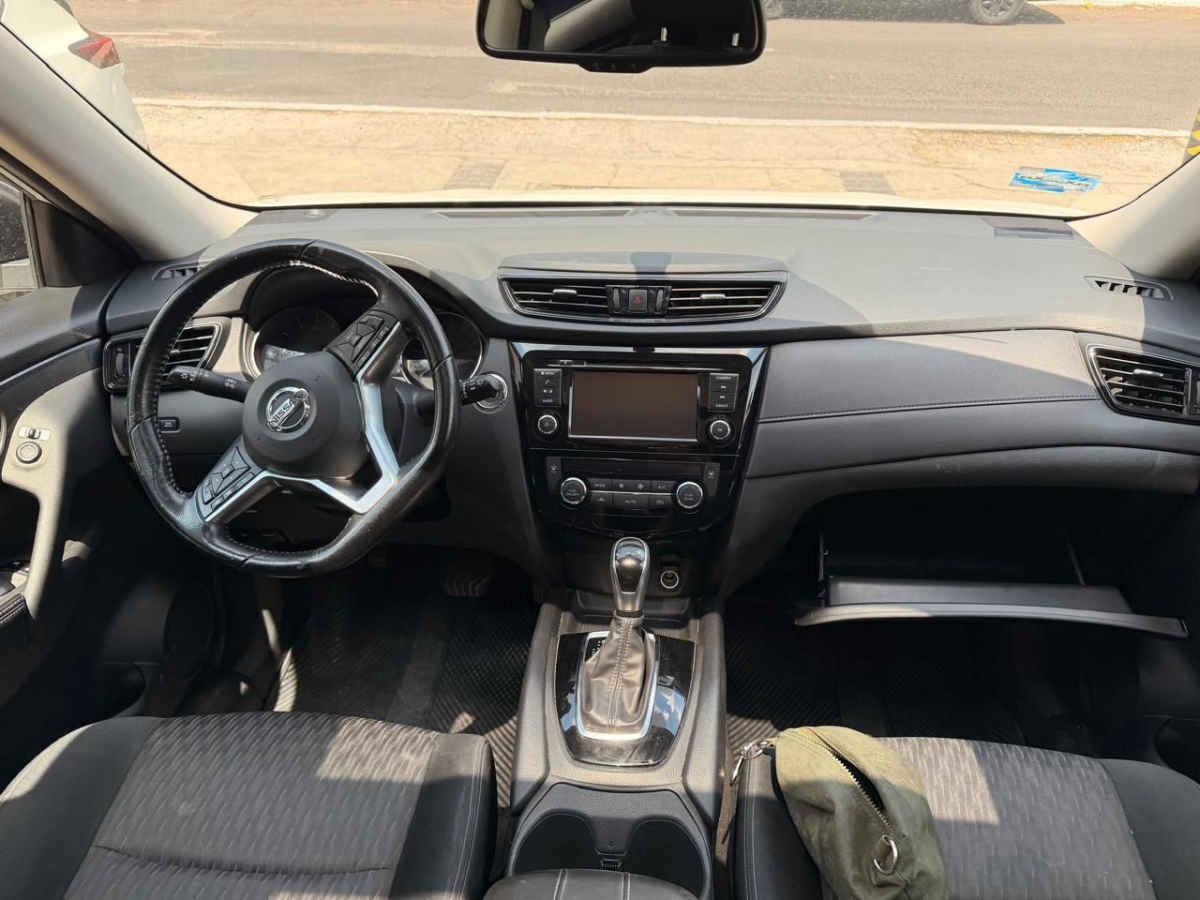 2022 Nissan X-Trail 5p Advance 3 L4/2.5 Aut Banca abatible