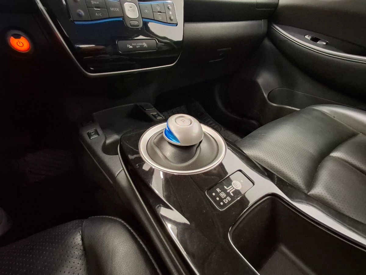 2017 Nissan LEAF 5p Electrico 24 kwh/90 kw