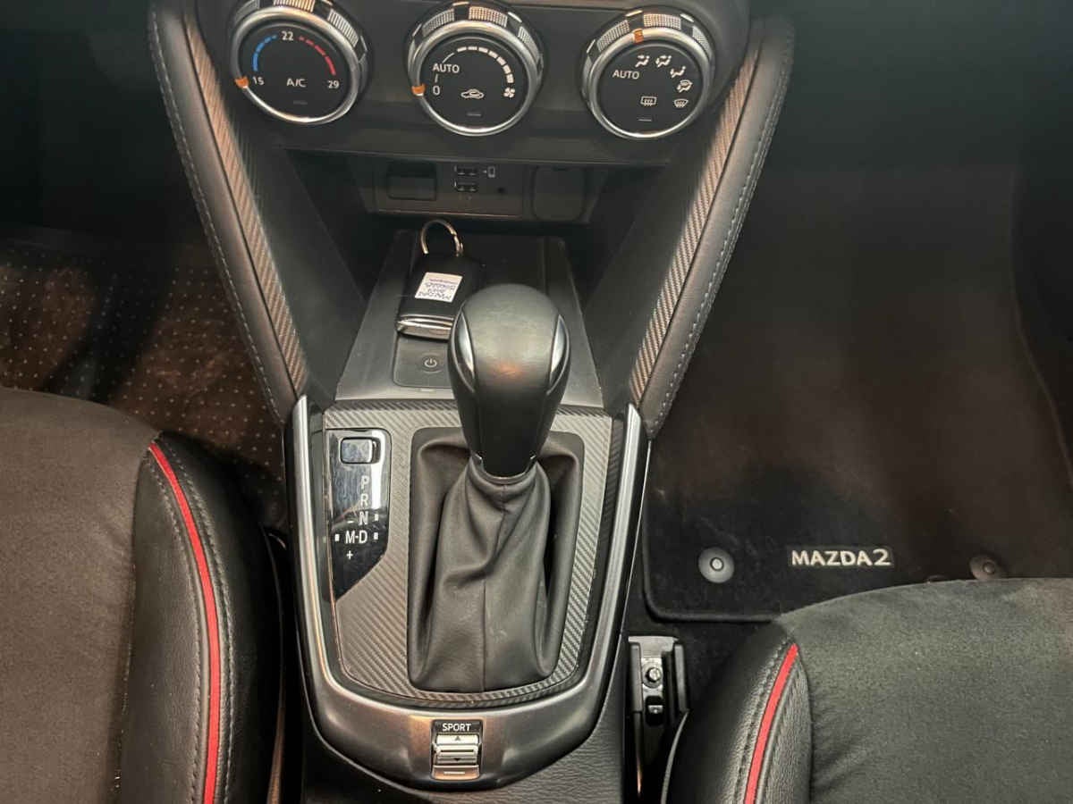 2024 Mazda Mazda 2 4p Signature L4/2.0 Aut