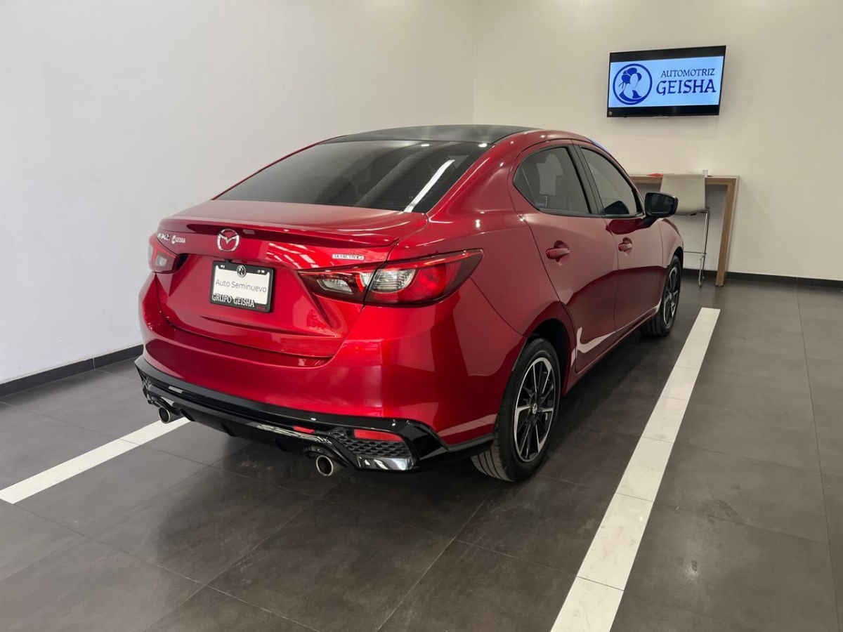 2024 Mazda Mazda 2 4p Signature L4/2.0 Aut