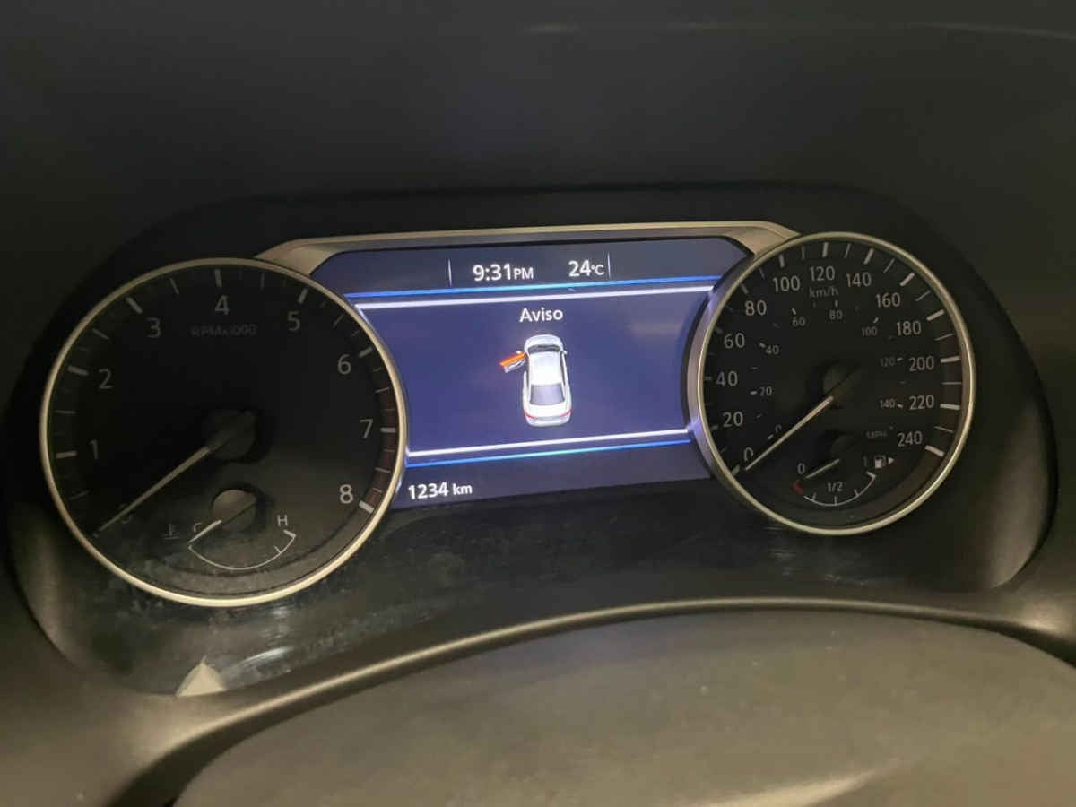 2025 Nissan Sentra 4p SR Platinum Bi-tono L4/2.0 Aut