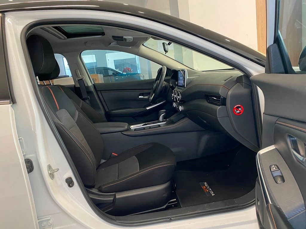 2022 Nissan Sentra 4p SR Bi-tono L4/2.0 Aut