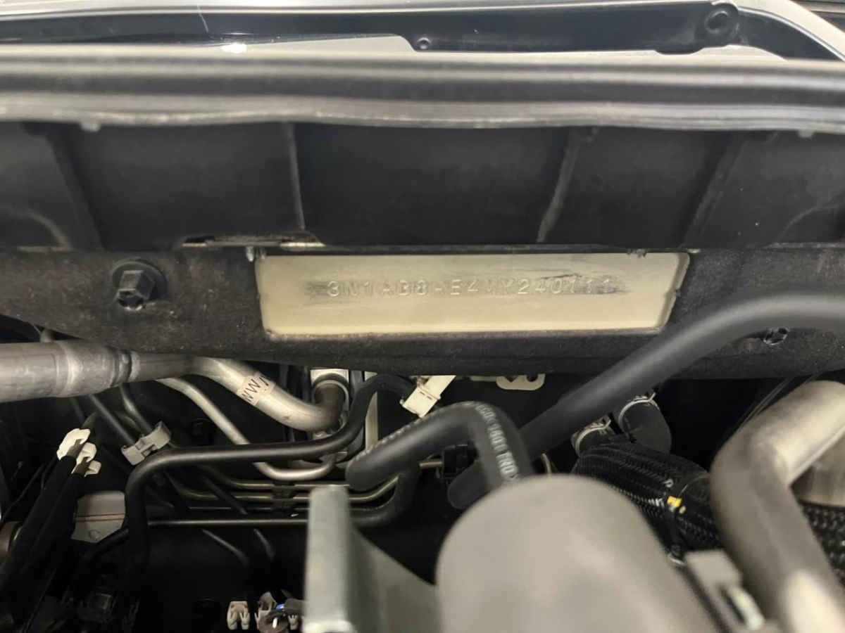2021 Nissan Sentra 4p SR Bi-tono L4/2.0 Aut