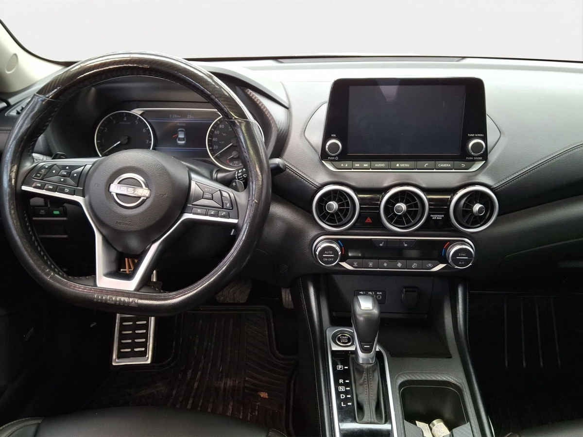 2025 Nissan Sentra 4p SR Platinum Bi-tono L4/2.0 Aut