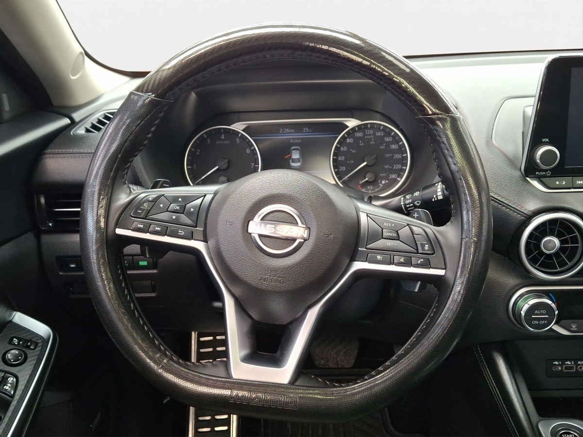 2025 Nissan Sentra 4p SR Platinum Bi-tono L4/2.0 Aut
