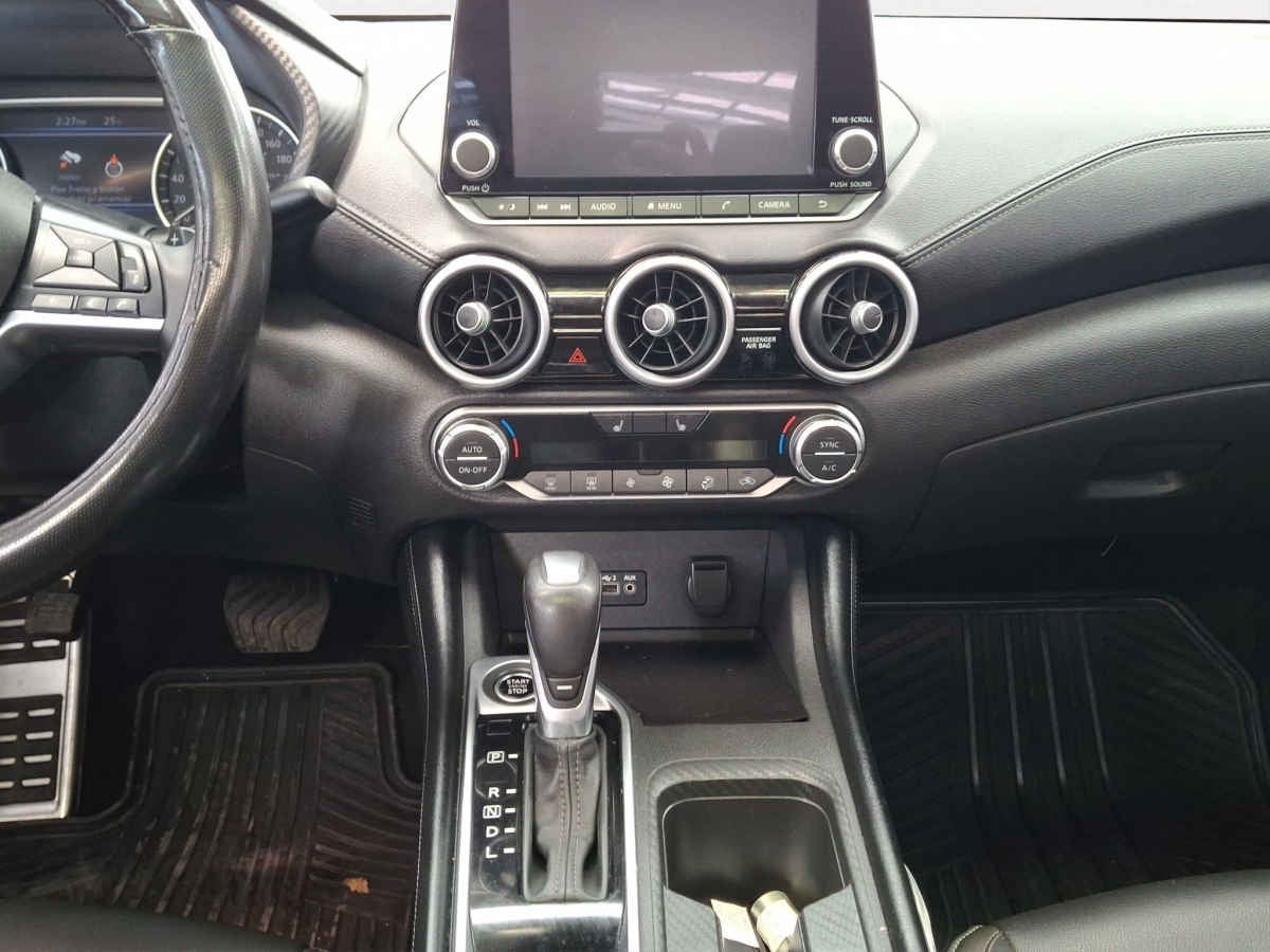 2025 Nissan Sentra 4p SR Platinum Bi-tono L4/2.0 Aut