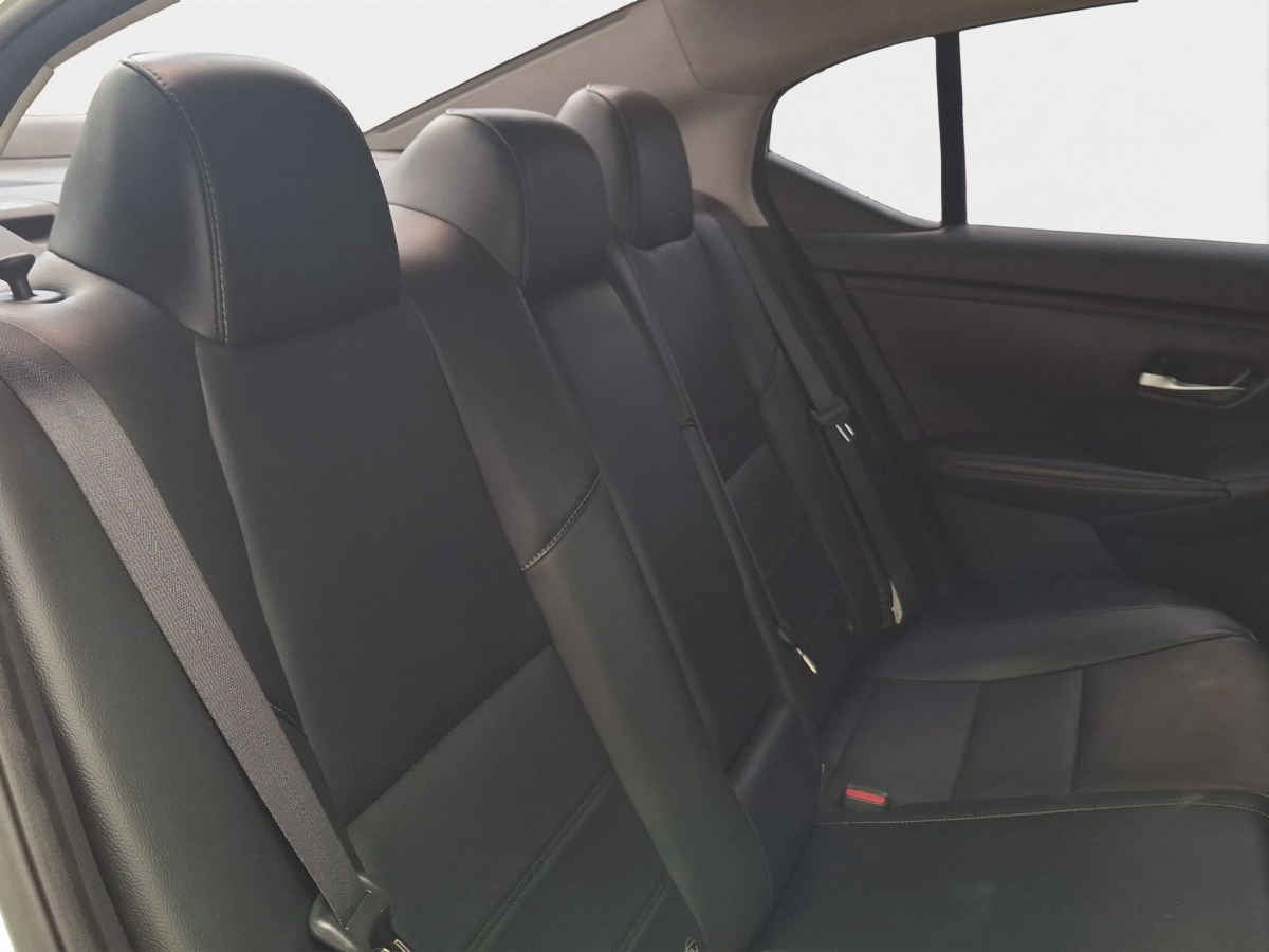2025 Nissan Sentra 4p SR Platinum Bi-tono L4/2.0 Aut