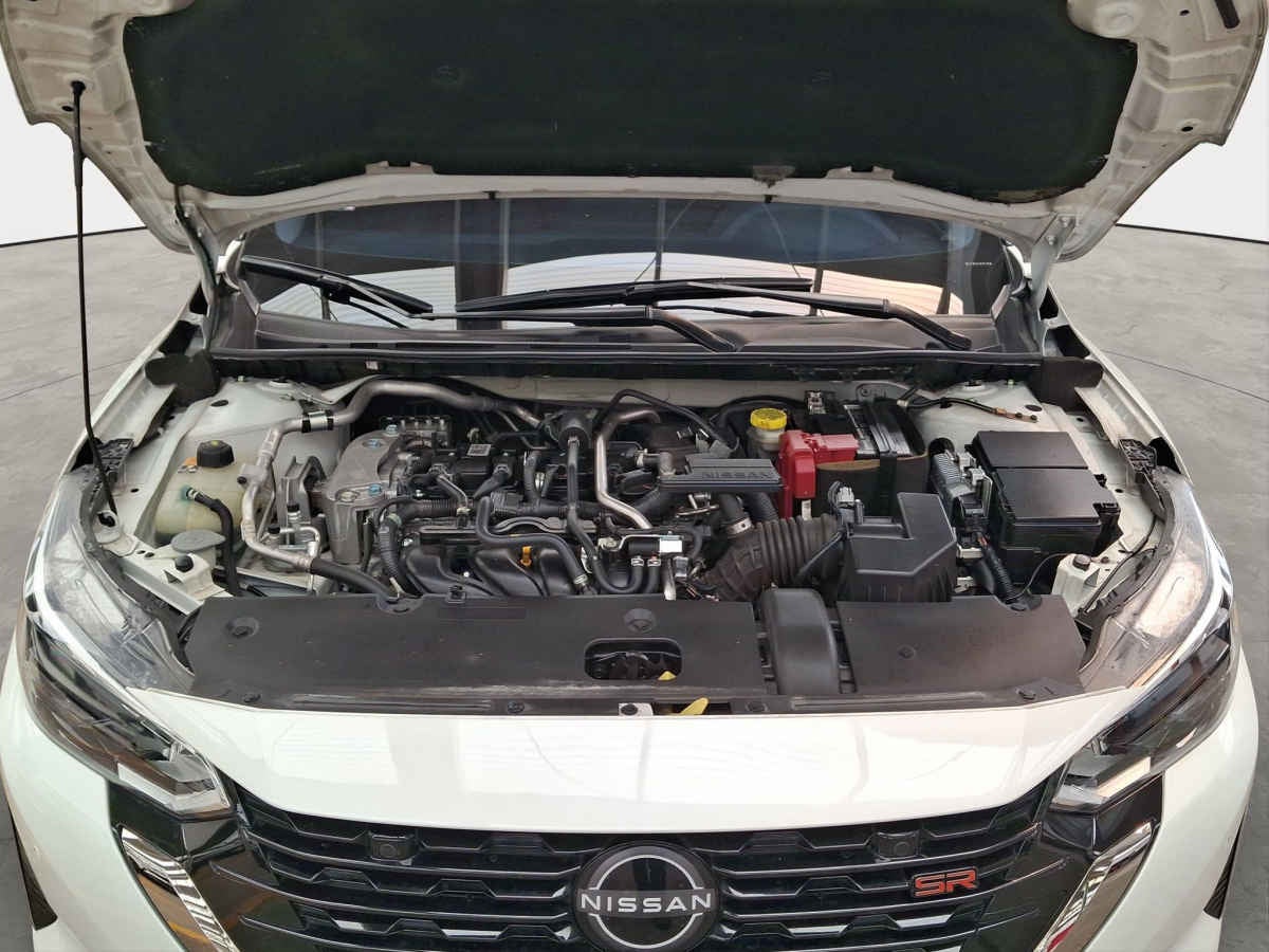 2025 Nissan Sentra 4p SR Platinum Bi-tono L4/2.0 Aut