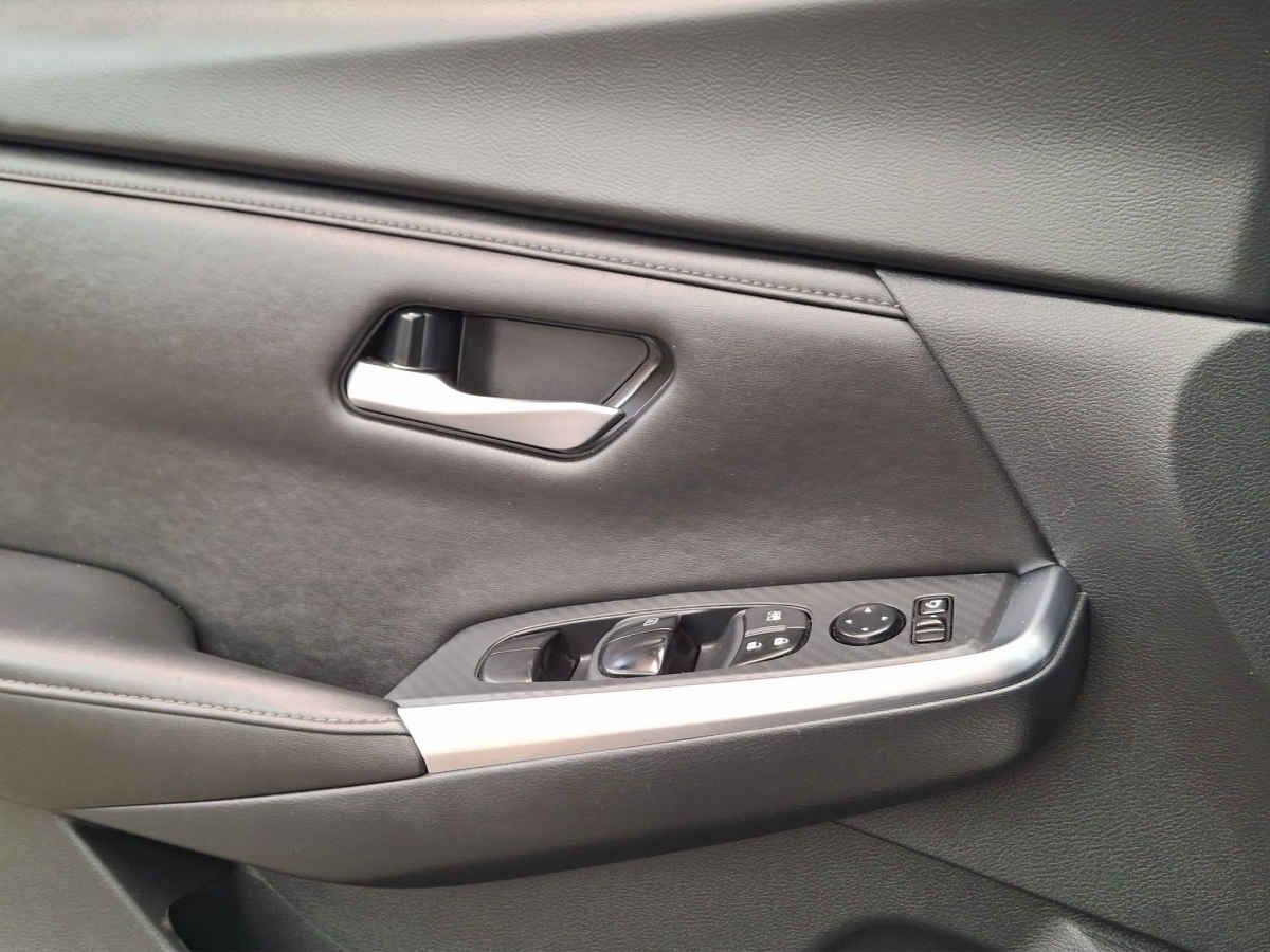2025 Nissan Sentra 4p SR Platinum Bi-tono L4/2.0 Aut
