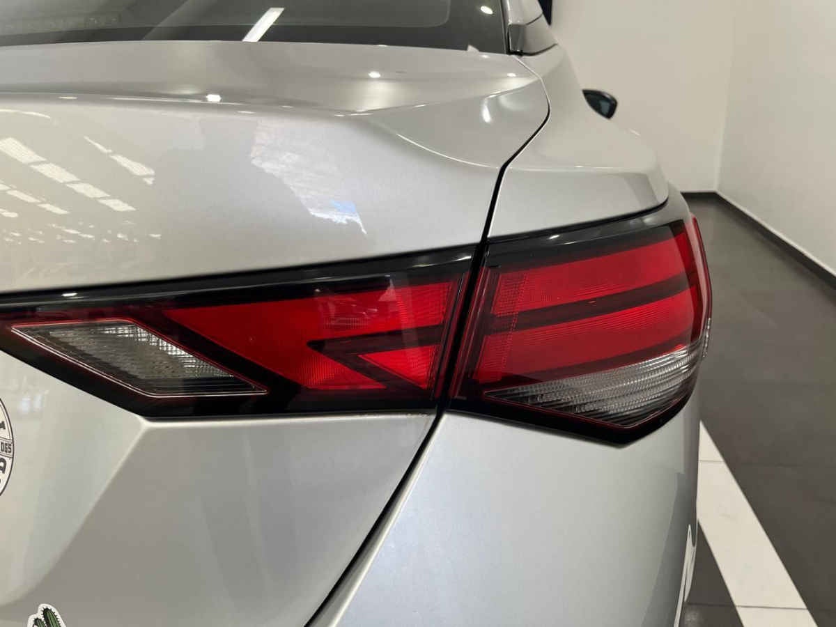 2020 Nissan Sentra 4p Sense L4/2.0 Man