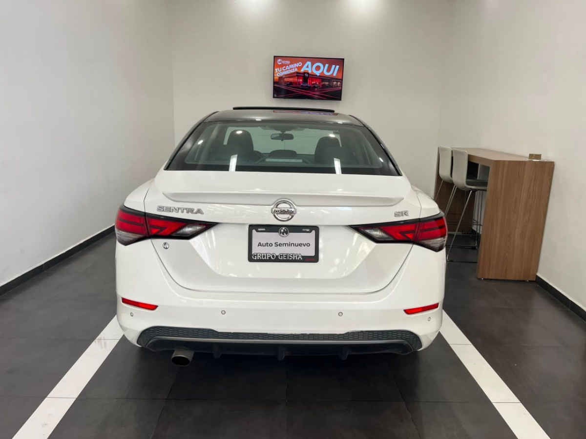 2022 Nissan Sentra 4p SR L4/2.0 Aut