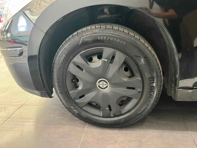 2016 Nissan Tiida 4p Sedán Sense L4/1.8 Man