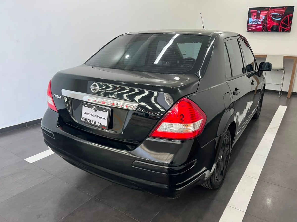 2016 Nissan Tiida 4p Sedán Sense L4/1.8 Man