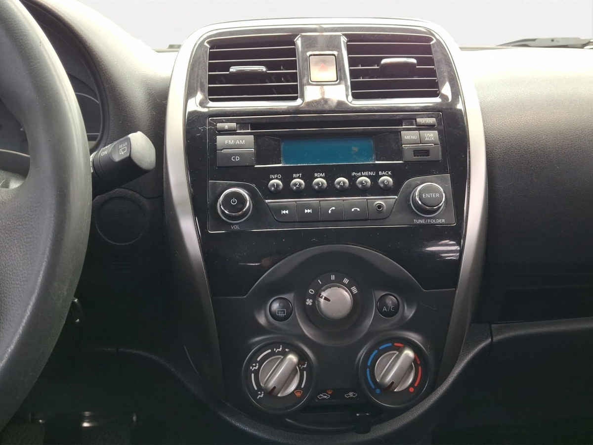 2017 Nissan March 5p Advance L4/1.6 Man